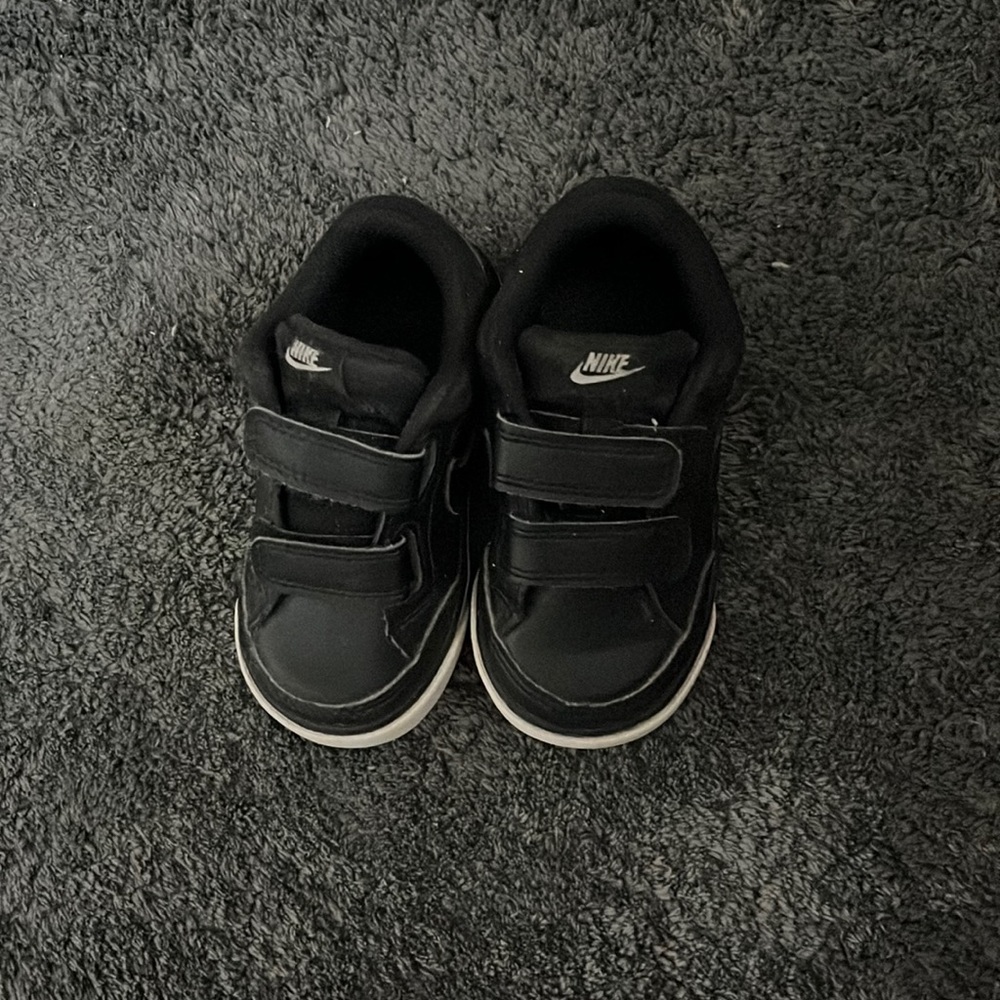 Nike toddler sneaker.Size 6c.